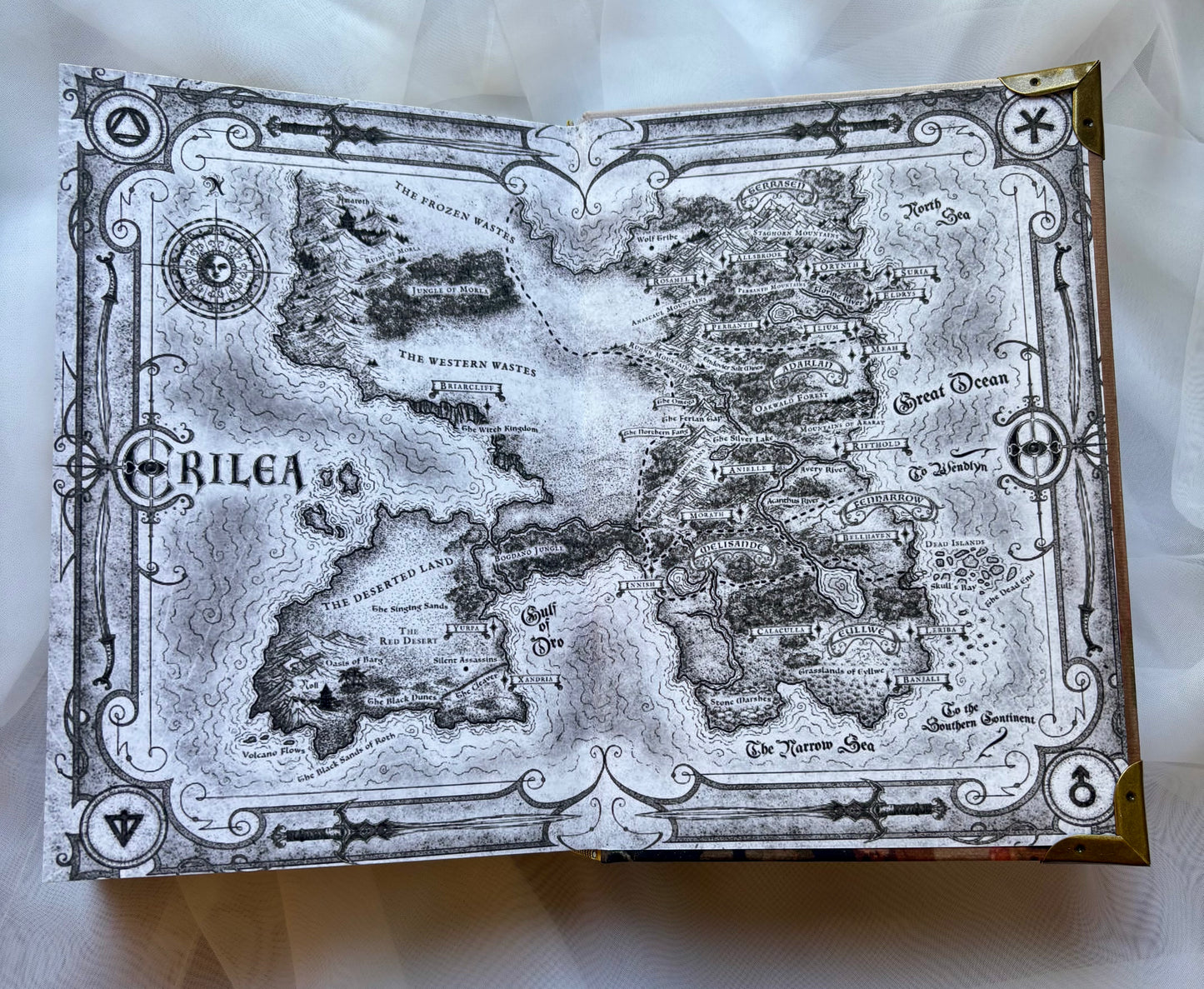 Throne of Glass // "World of ToG" Edition // Hardcover Rebind